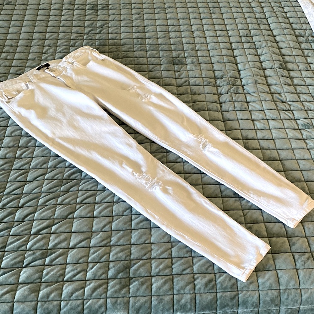 Like New True Religion Optic White Halle Mid Rise Super Skinny Jeans Size 32